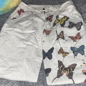 SHEIN White Boyfriend Jeans with Butterfly Print